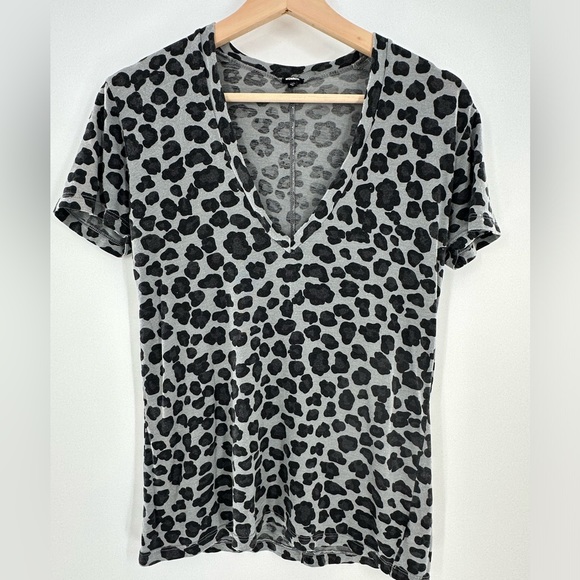 Monrow Tops - MONROW Black Gray Leopard Animal Print Relaxed V-Neck Tee Size X-Small